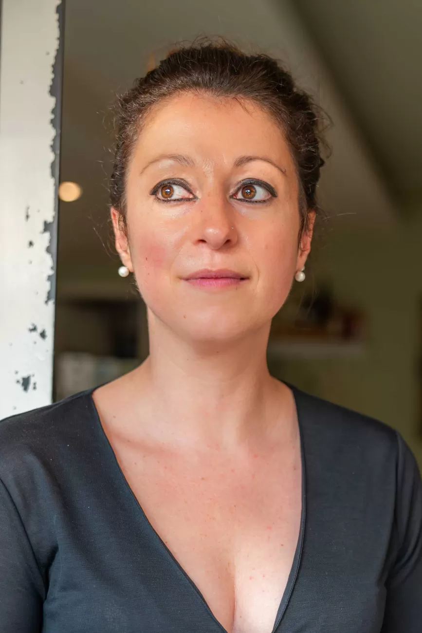 Ritratto di Elisa Fusi con espressione naturale, fotografia professionale per promozione aziendale