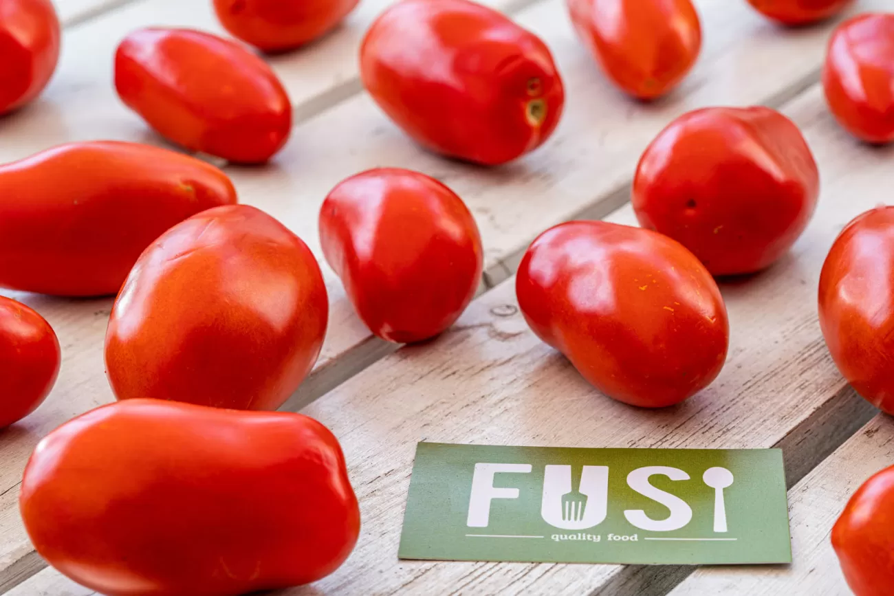 Pomodori freschi locali – fotografia food per ingredienti genuini