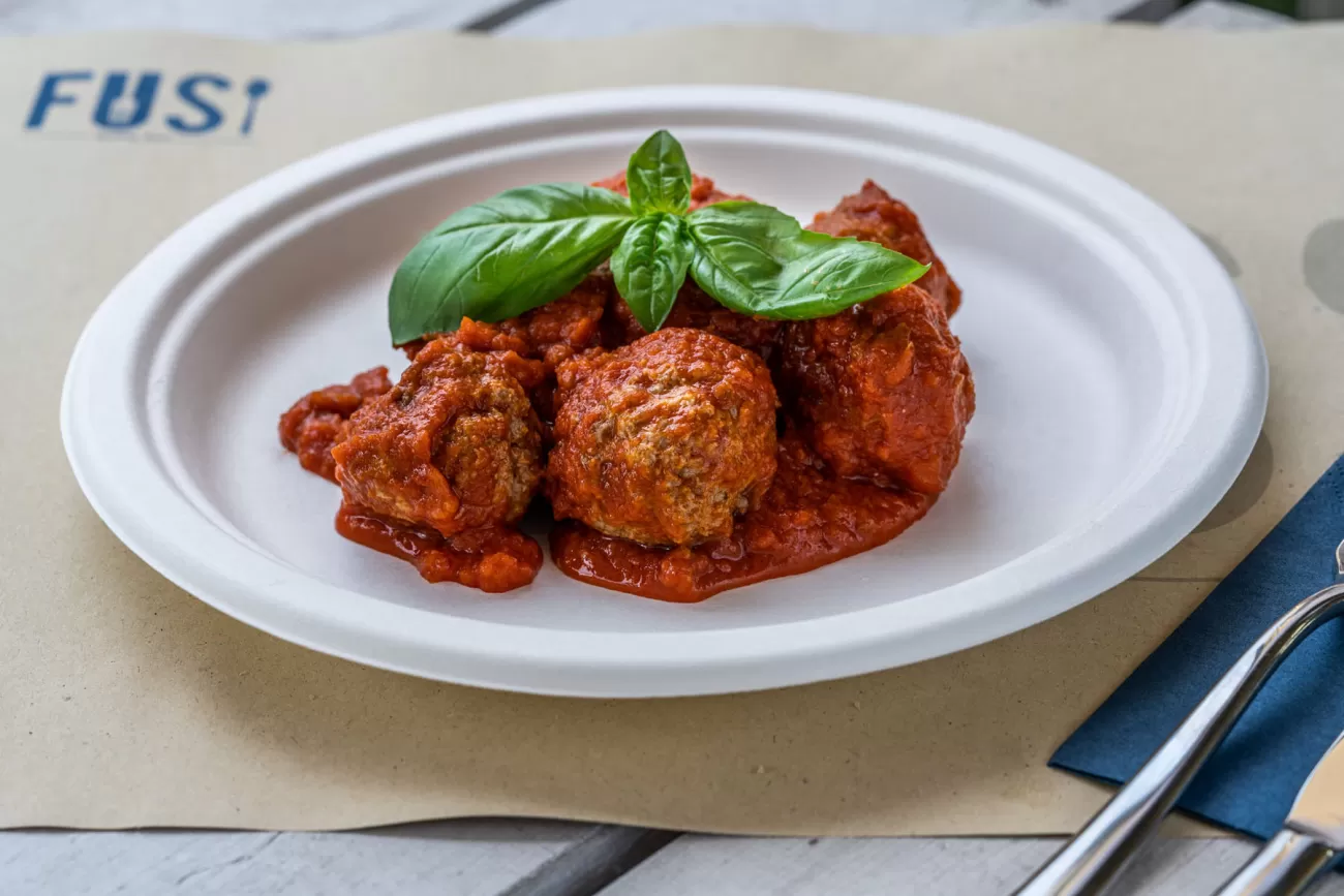 Polpette di carne in sugo di pomodoro – food photography per gastronomia artigianale