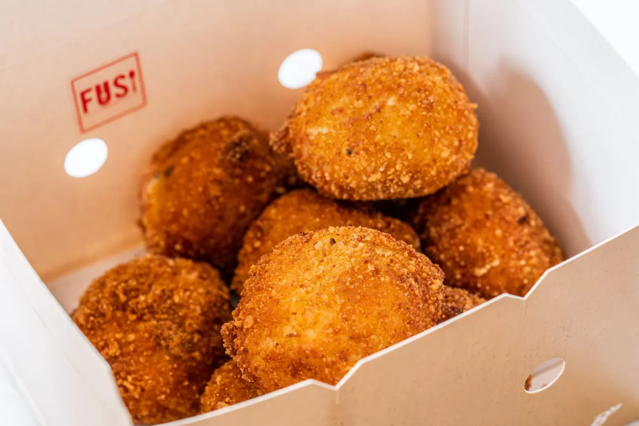 Polpette fritte croccanti da asporto – food photography per take-away