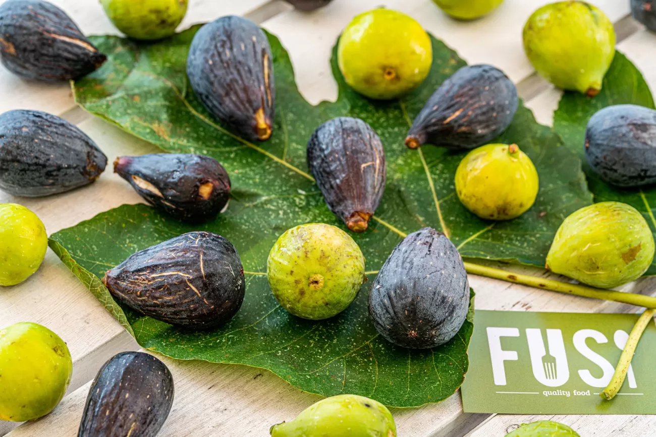 Fichi del giardino appena raccolti – food photography per frutta di stagione