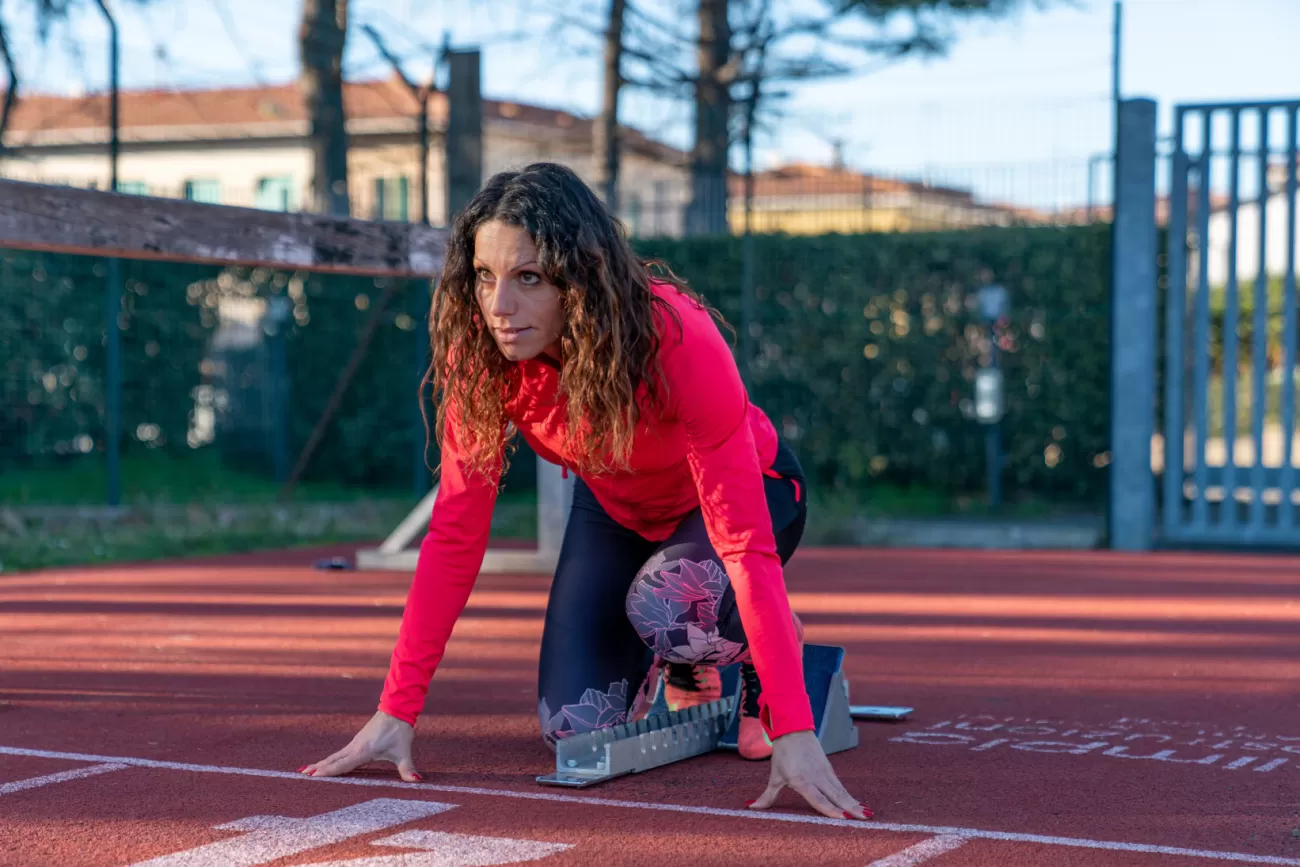 Rosa Iovine in posizione di partenza – fotografia sportiva professionale per atlete