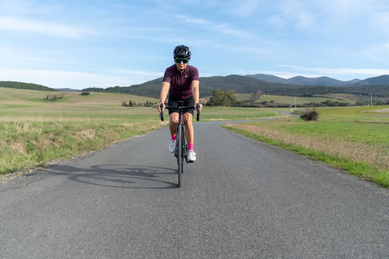Silvia Parietti in azione su strada toscana – ex ciclista professionista