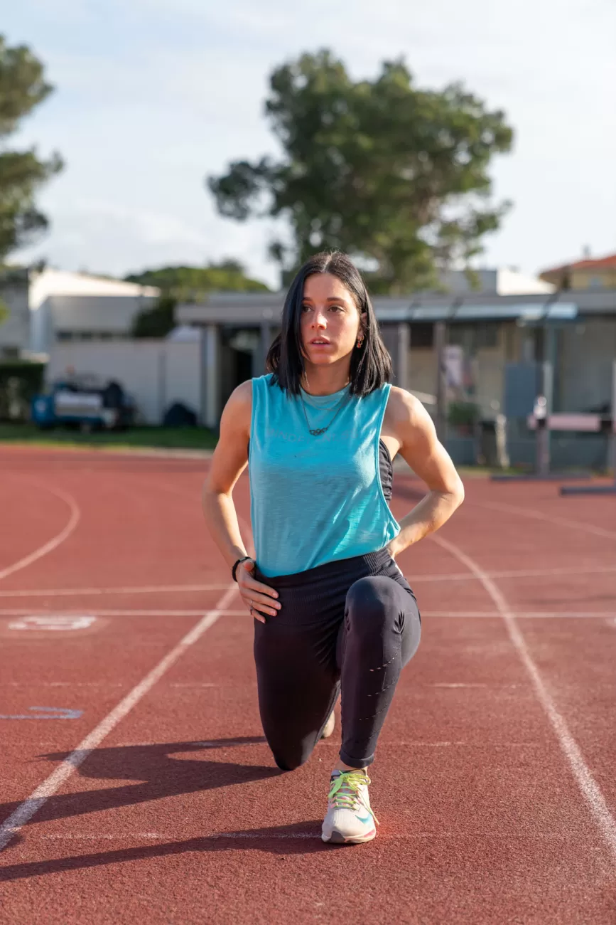 Allungamento in affondo – Alessia in fase di apertura muscolare