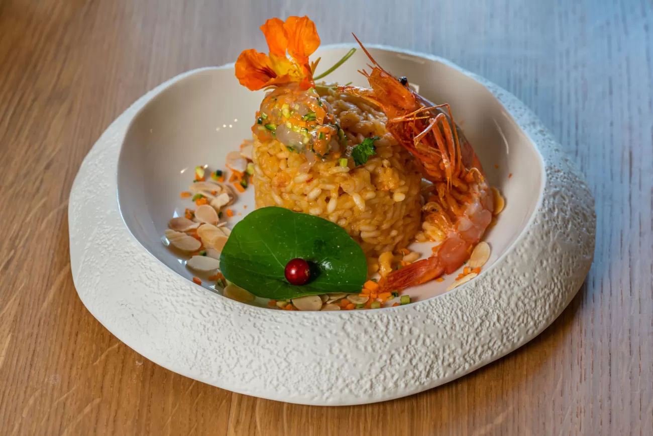 Riso Acquerello con gamberi crudi e cotti – fotografia food per menu gourmet
