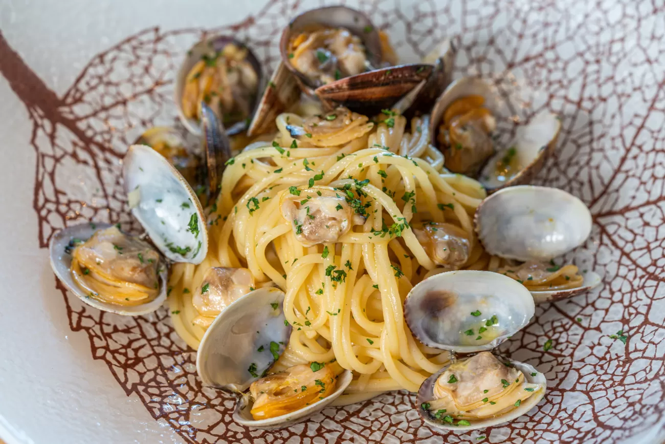 Dettaglio spaghetti alle vongole con vongole veraci – food photography