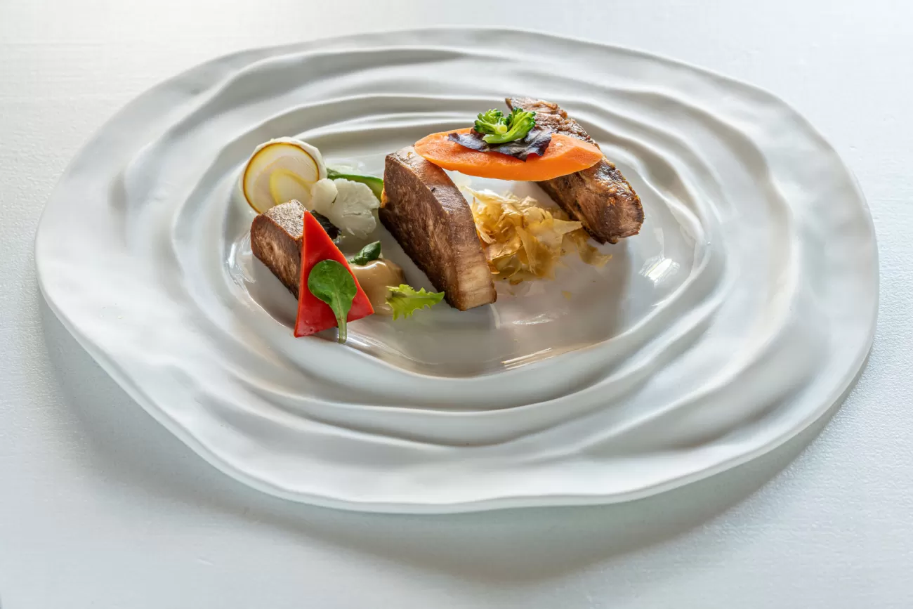 Lingua arrosto con contorno – fotografia food professionale per ristoranti